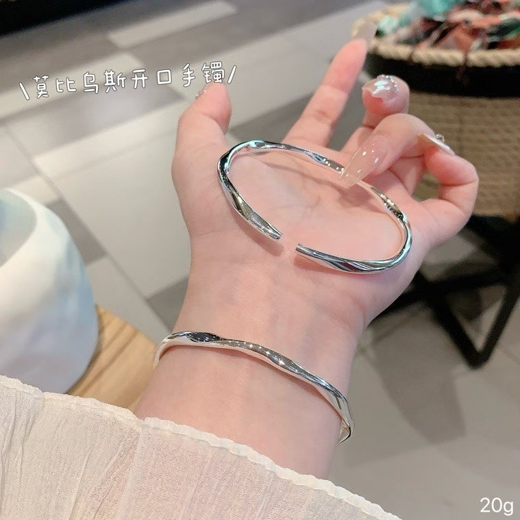 5. Gelang Moebius Strip Perak 999 20g dengan Tanda & Sertifikasi S999 5. Moebius Strip Siver 999 Bangle 20g with S999 Mark & Certification