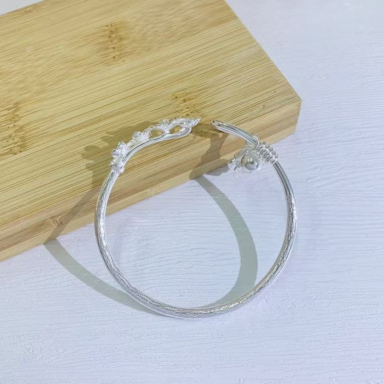 2. Gelang Perak 999 Prosperity Flower 20g dengan Tanda & Sertifikasi S999 2. Prosperity Flower Siver 999 Bangle 20g with S999 Mark & Certification