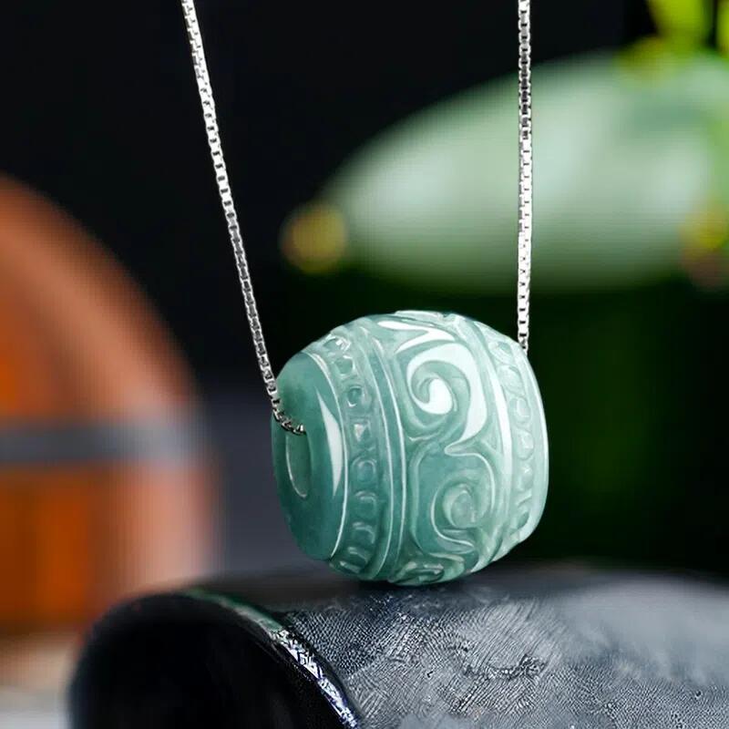 Lulutong Kalung Liontin Jalan Ke Roma Giok Giok Guatemala Tipe A Lulutong The Road To Roma Necklace Pendant Jadeite Jade Guatemala Type A