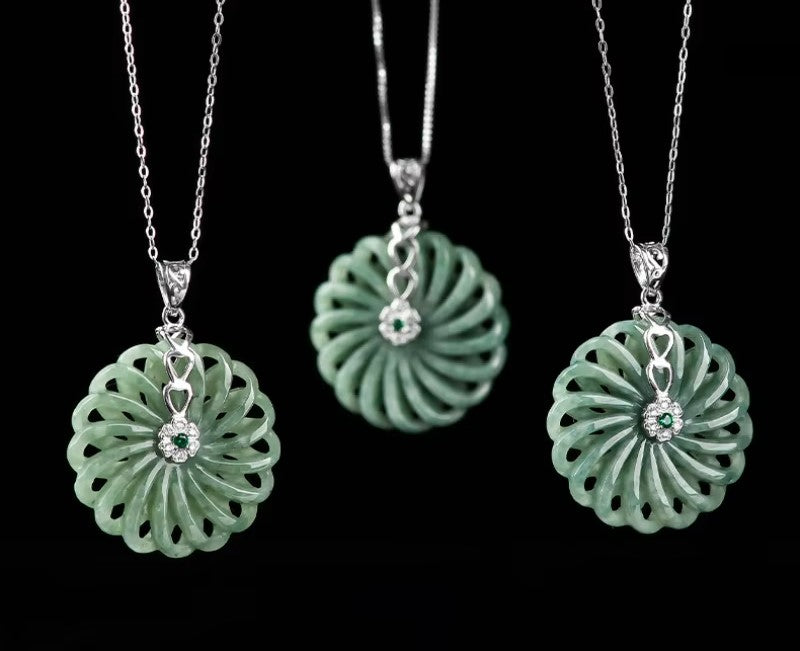 Liontin Giok Roda Putar Keberuntungan Giok Burma Myanmar Jadeite Tipe A Jade Pendant Lucky Turn Wheel Burmese Myanma Jadeite Jade Type A
