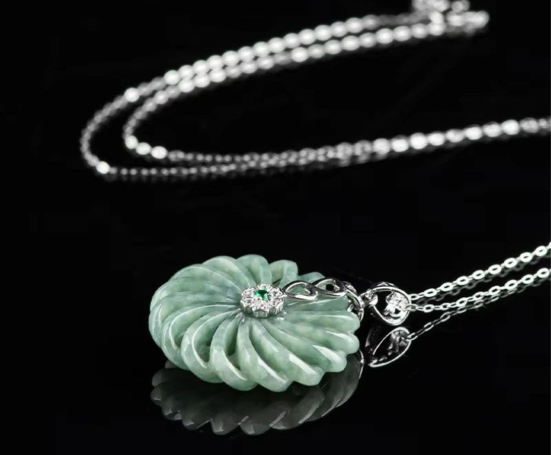 Liontin Giok Roda Putar Keberuntungan Giok Burma Myanmar Jadeite Tipe A Jade Pendant Lucky Turn Wheel Burmese Myanma Jadeite Jade Type A