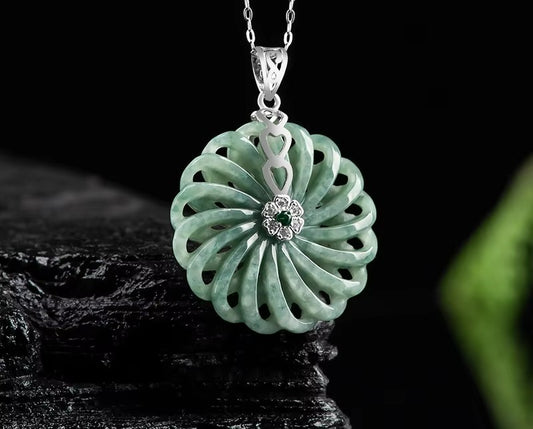 Liontin Giok Roda Putar Keberuntungan Giok Burma Myanmar Jadeite Tipe A Jade Pendant Lucky Turn Wheel Burmese Myanma Jadeite Jade Type A